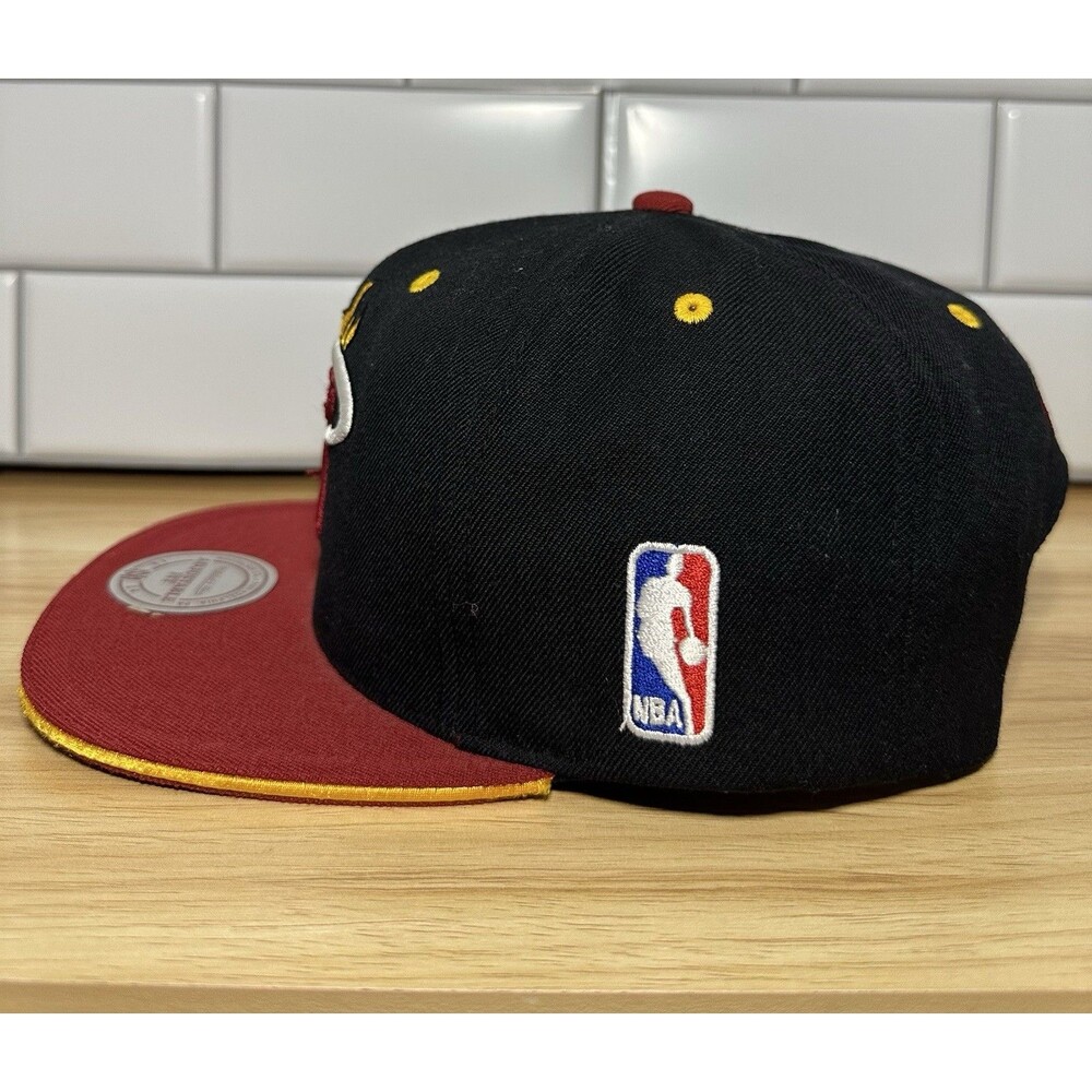 MENS MITCHELL & NESS NBA CORE BASIC SNAPBACK HEAT… - image 3